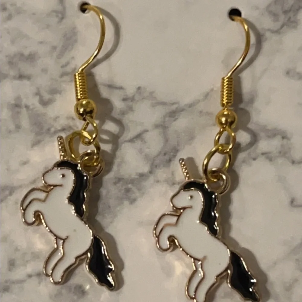 🔴Handmade Unicorn Earrings🦄 - Picture 3 of 3